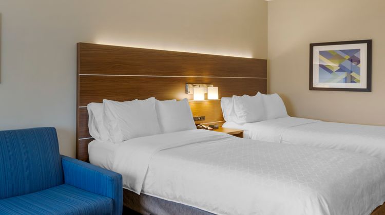 Holiday Inn Express & Suites Harrison Suite