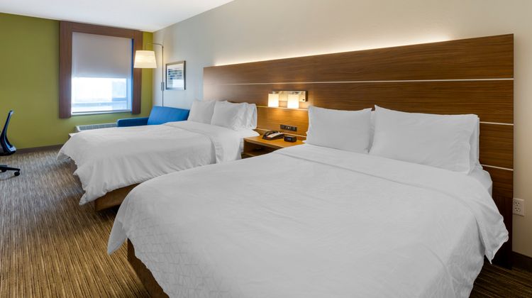 Holiday Inn Express & Suites Harrison Room
