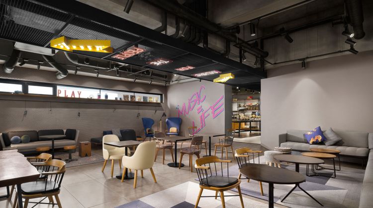 Moxy Seoul Insadong Lobby