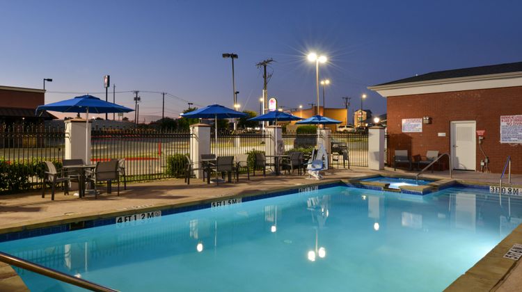 Holiday Inn Express Hotel & Suites Pool