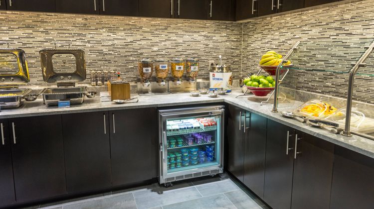 Fairfield Inn & Suites Boston Cambridge Restaurant