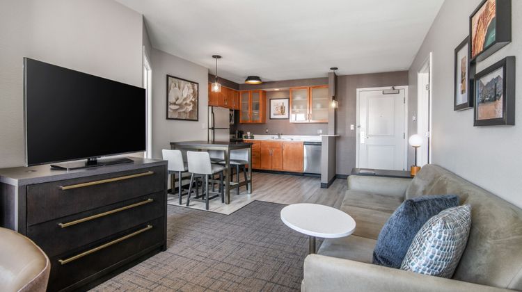 Residence Inn Phoenix Glendale Sports Room