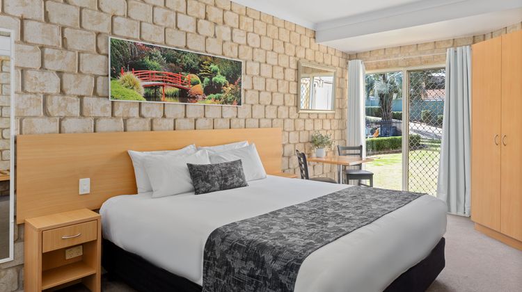 Great Divide Motor Inn Room