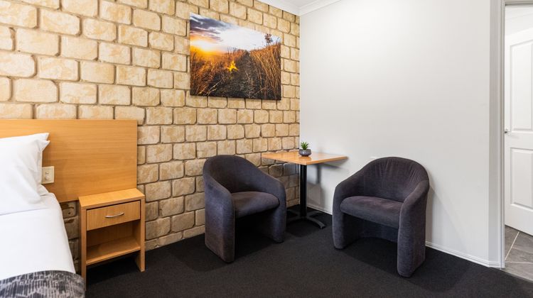 Great Divide Motor Inn Room