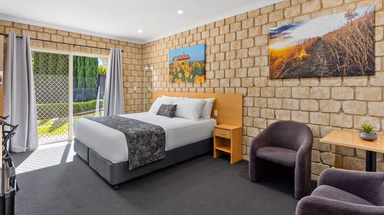 <b>Great Divide Motor Inn Room</b>. Images powered by <a href="https://www.leonardoworldwide.com/" title="Leonardo Worldwide" target="_blank">Leonardo</a>.