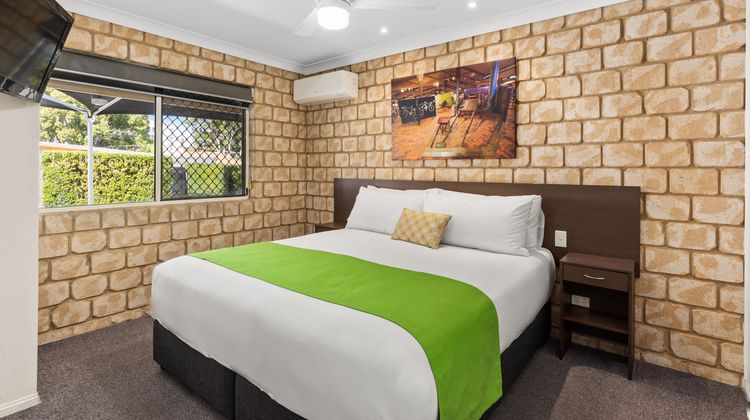 Great Divide Motor Inn Room