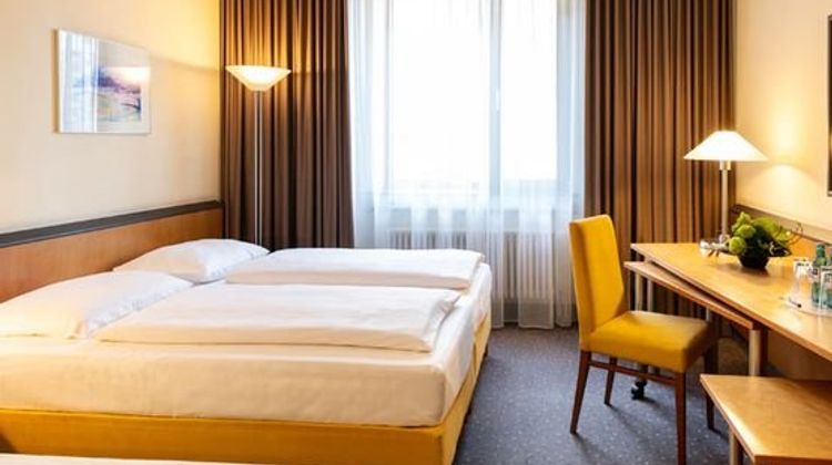 Plaza Hotel & Living Frankfurt Room