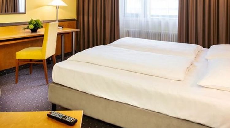 Plaza Hotel & Living Frankfurt Room