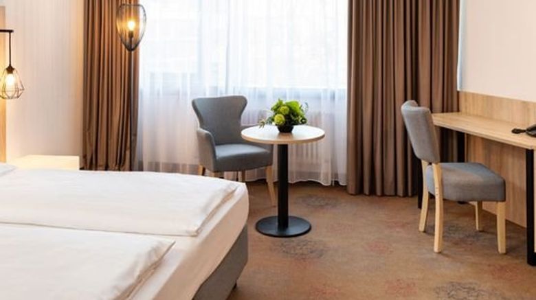 <b>Plaza Hotel & Living Frankfurt Room</b>. Images powered by <a href="https://www.leonardoworldwide.com/" title="Leonardo Worldwide" target="_blank">Leonardo</a>.