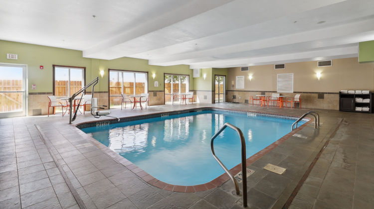 Holiday Inn Hotel & Suites Pool