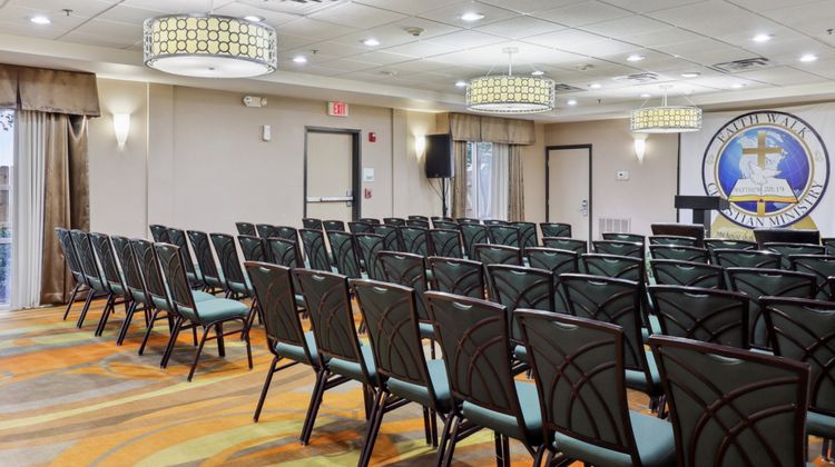 Holiday Inn Hotel & Suites Meeting