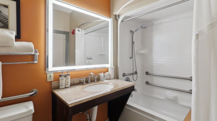 Holiday Inn Hotel & Suites Room