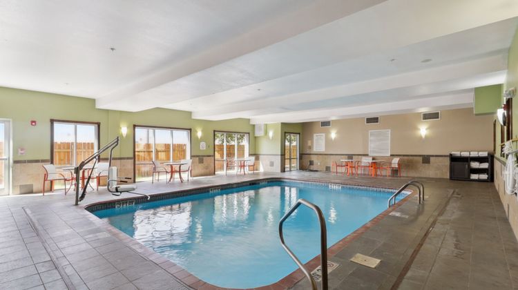 Holiday Inn Hotel & Suites Pool