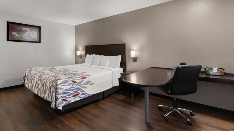 <b>Red Roof Inn & Suites Savannah Airport Room</b>. Images powered by <a href="https://www.leonardoworldwide.com/" title="Leonardo Worldwide" target="_blank">Leonardo</a>.