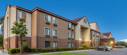 Red Roof Inn & Suites Savannah Airport Exterior