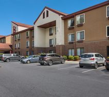 Red Roof Inn & Suites Savannah Airport Exterior