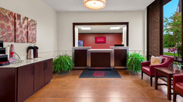Red Roof Inn Norwich Lobby