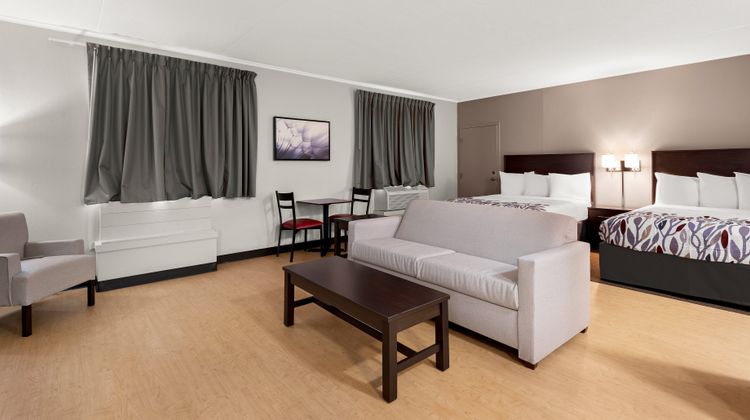Red Roof Inn Norwich Suite