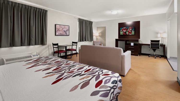 Red Roof Inn Norwich Suite