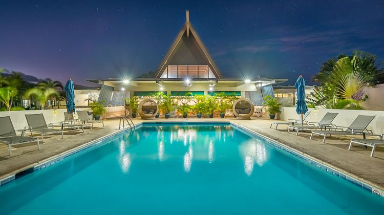 Maui Beach Hotel Pool