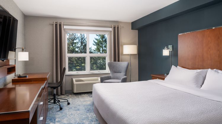 Four Points by Sheraton Victoria Gateway Room