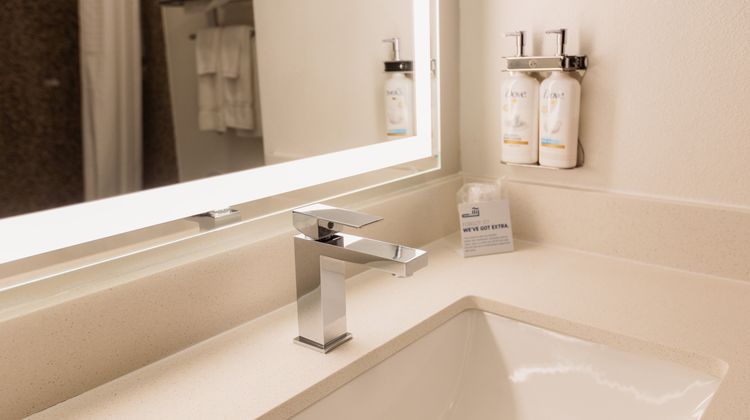 Holiday Inn Express & Suites North Room