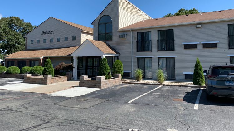 The Mariner Resort Cape Cod Exterior