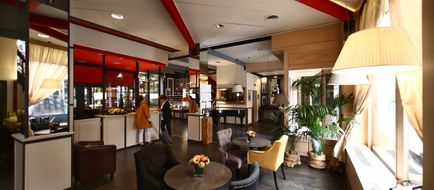 Italia Hotel Lobby