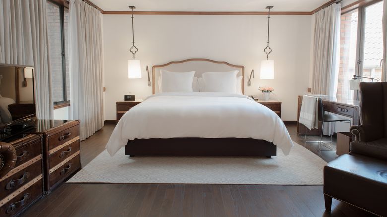 <b>Four Seasons Casa Medina Room</b>. Images powered by <a href="https://www.leonardoworldwide.com/" title="Leonardo Worldwide" target="_blank">Leonardo</a>.