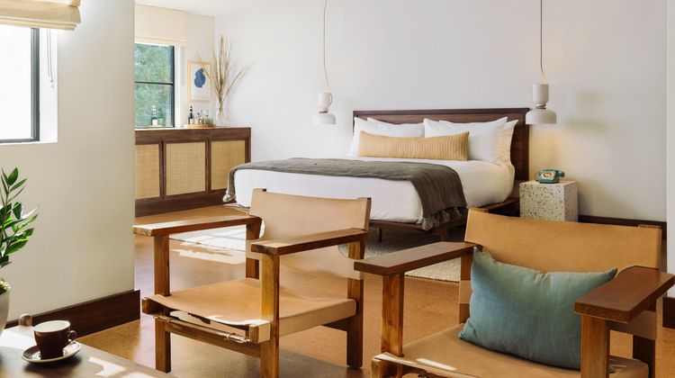 Silver Lake Pool & Inn Suite