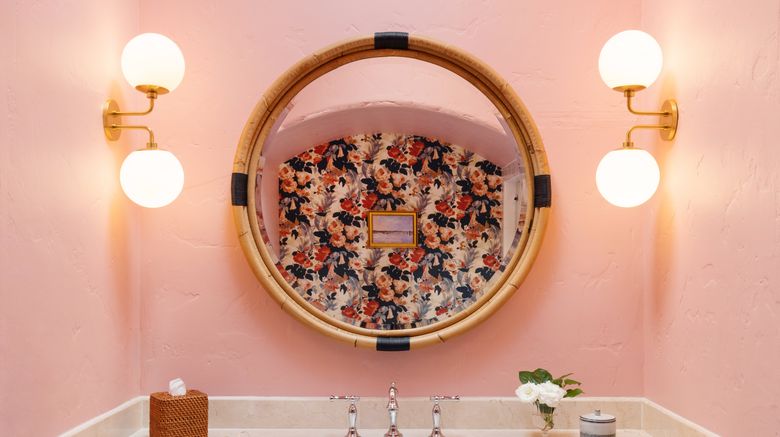 <b>Palihouse Santa Barbara Room</b>. Images powered by <a href="https://www.leonardoworldwide.com/" title="Leonardo Worldwide" target="_blank">Leonardo</a>.