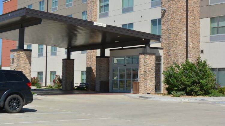 Holiday Inn Express & Suites Liberal Exterior