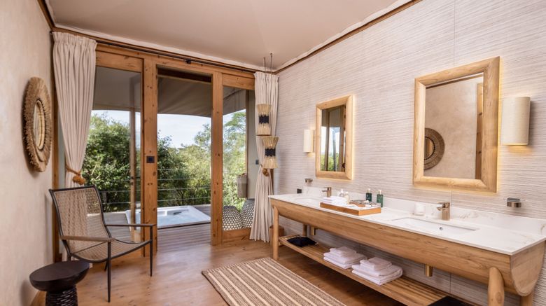 <b>JW Marriott Masai Mara Lodge Room</b>. Images powered by <a href="https://www.leonardoworldwide.com/" title="Leonardo Worldwide" target="_blank">Leonardo</a>.