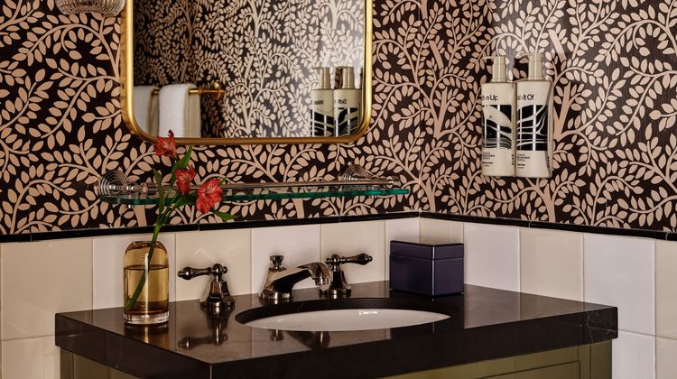 Romer Hell's Kitchen Room