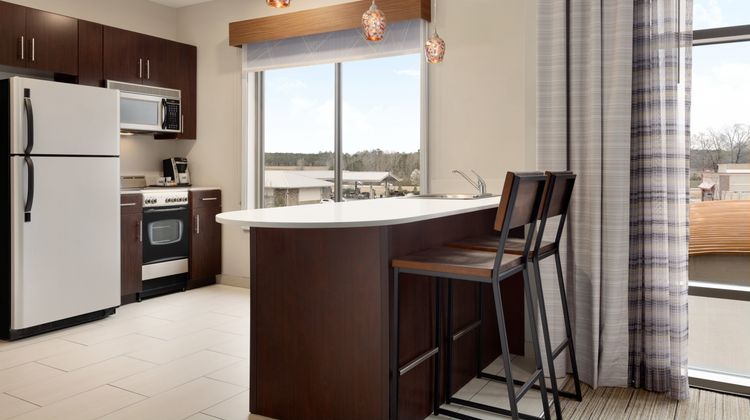 Holiday Inn Express & Suites Opelika Suite
