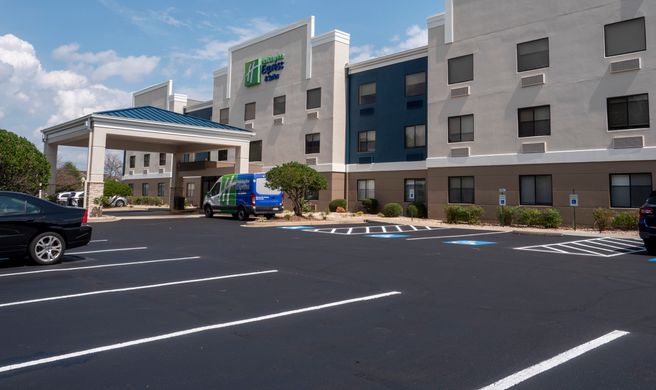 Holiday Inn Express Greenville Airport Exterior
