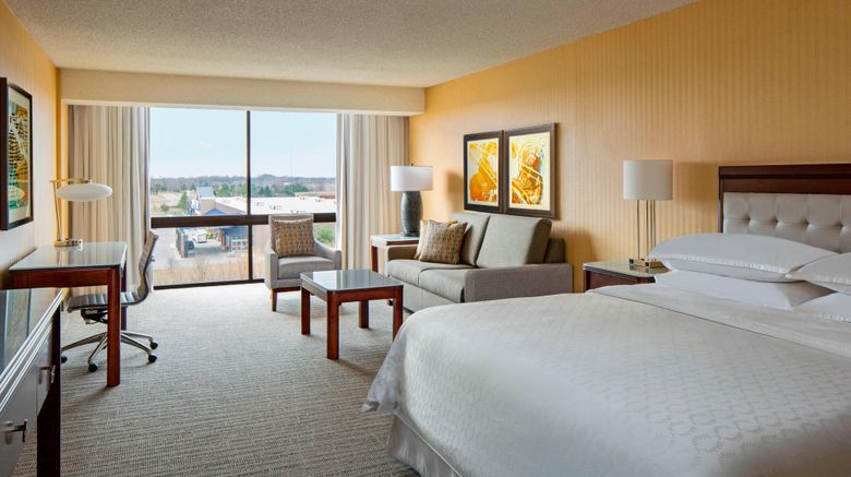 <b>Sheraton West Des Moines Hotel Room</b>. Images powered by <a href="https://www.leonardoworldwide.com/" title="Leonardo Worldwide" target="_blank">Leonardo</a>.