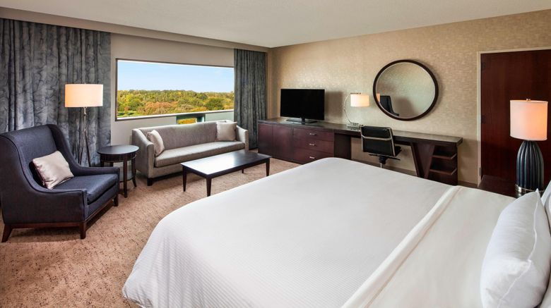 <b>The Westin Southfield Detroit Room</b>. Images powered by <a href="https://www.leonardoworldwide.com/" title="Leonardo Worldwide" target="_blank">Leonardo</a>.