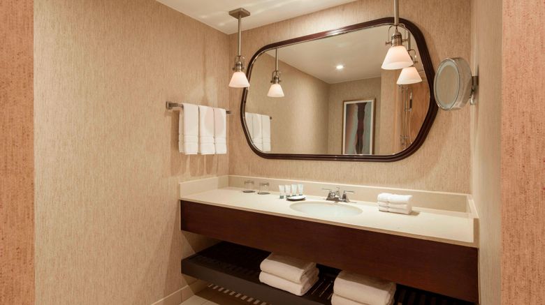 <b>The Westin Southfield Detroit Room</b>. Images powered by <a href="https://www.leonardoworldwide.com/" title="Leonardo Worldwide" target="_blank">Leonardo</a>.
