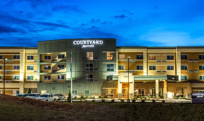 Courtyard Somerset Exterior