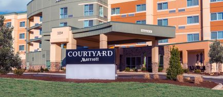 Courtyard Somerset Exterior