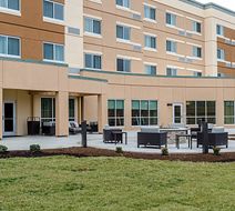 Courtyard Somerset Exterior