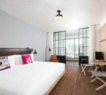 Moxy Shenzhen North Station Room