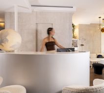 Hotel Chavanel Lobby