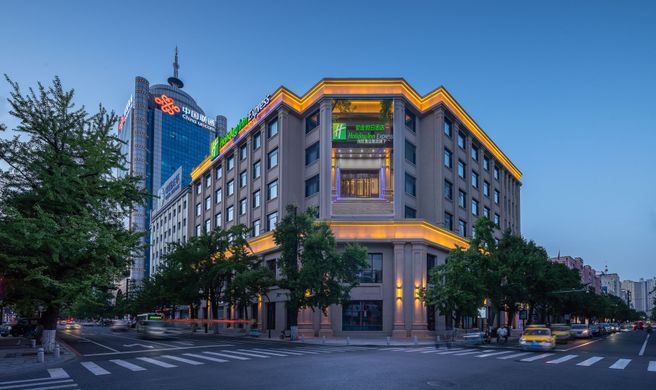 Holiday Inn Express City Center Exterior