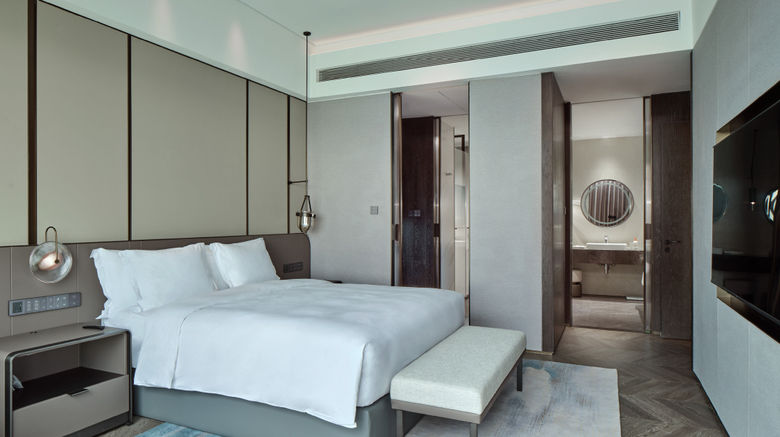 <b>Crowne Plaza Jiangmen Binjiang Room</b>. Images powered by <a href="https://www.leonardoworldwide.com/" title="Leonardo Worldwide" target="_blank">Leonardo</a>.