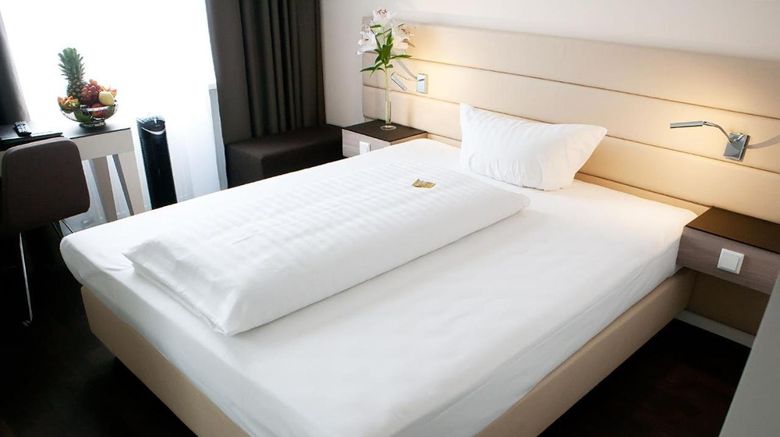 <b>Manhattan Hotel Room</b>. Images powered by <a href="https://www.leonardoworldwide.com/" title="Leonardo Worldwide" target="_blank">Leonardo</a>.