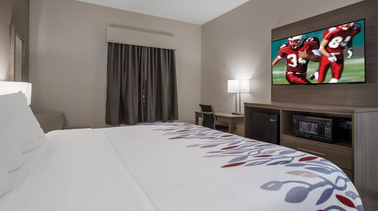 Red Roof Inn Lancaster, TX Room