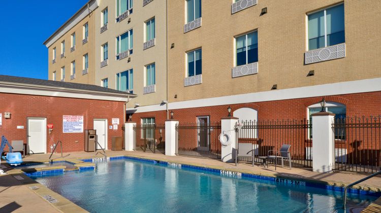 Holiday Inn Express Hotel & Suites Pool