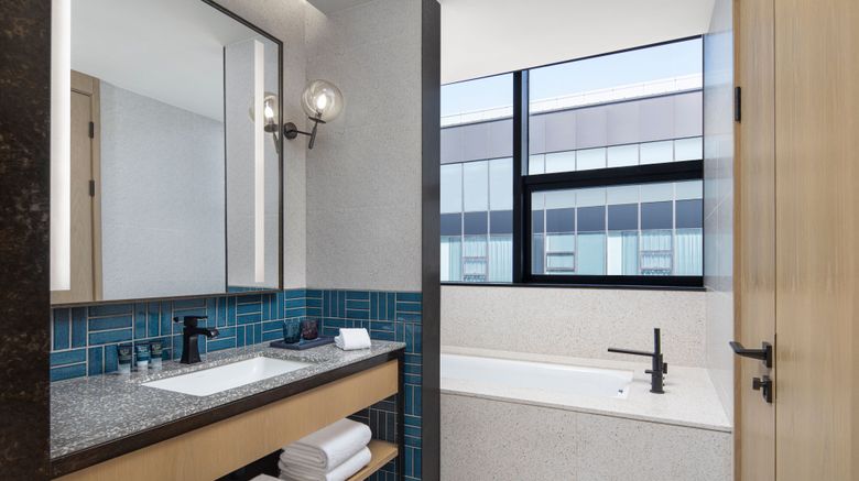 <b>Four Points Sheraton Shanghai Hongqiao Room</b>. Images powered by <a href="https://www.leonardoworldwide.com/" title="Leonardo Worldwide" target="_blank">Leonardo</a>.